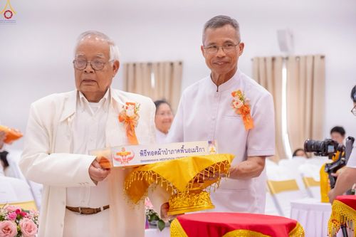 ภาพ No.234664:วันอาทิตย์ที่ 20 กรกฎาคม  พ.ศ.2568 พิธีทอดผ้าป่าภาคพื้นอเมริกา พิธีเจริญพระพุทธมนต์ ฉลองอาคารแก้วธรรมชัยรัตนอนันต์ วัดพระธรรมกายเทนเนสซี ประเทศสหรัฐอเมริกา