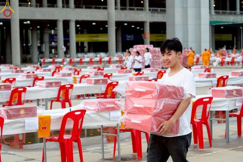 ภาพ No.219138:วันที่ 19-21 เมษายน พ.ศ. 2568 การเตรียมงานในลานธรรม , วิหารคด เพื่องานวันคุ้มครองโลก 22 เมษายน พ.ศ. 2568