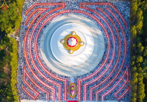 ภาพ No.193021:พิธีตักบาตรพระธรรมยาตรา ณ อนุสรณ์สถานคลองบางนางแท่น อ.สามพราน จ.นครปฐม ในโครงการธรรมยาตรา กตัญญูบูชา มหาปูชนียาจารย์ พระมงคลเทพมุนี(สด จนฺทสโร) พระผู้ปราบมาร อนุสรณ์สถาน 7 แห่ง ปีที่ 13 วันที่ 11 มกราคม พ.ศ.2568