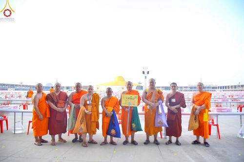 ภาพ No.219339:บรรยากาศการเดินทางเข้าวัดพระธรรมกาย , การต้อนรับปฏิสันถาร , การฉันภัตตาหารเช้า , การลงทะเบียนพระสังฆาธิการ  เนื่องในวันคุ้มครองโลก พิธีถวายมหาสังฆทานคณะสงฆ์ 40,000 กว่าวัดทั่วประเทศ ณ วัดพระธรรมกาย