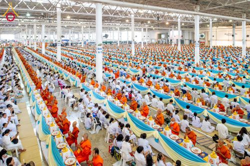 ภาพ No.60009:พิธีเจริญพระพุทธมนต์ "ฉลองอายุวัฒนมงคล 80 ปี หลวงพ่อธัมมชโย" พิธีถวายไทยธรรม คณะสงฆ์ 10,000 กว่าวัดทั่วประเทศ ในวันคุ้มครองโลก วันจันทร์ที่ 22 เมษายน พ.ศ. 2567 ณ สภาธรรมกายสากล วัดพระธรรมกาย จ.ปทุมธานี