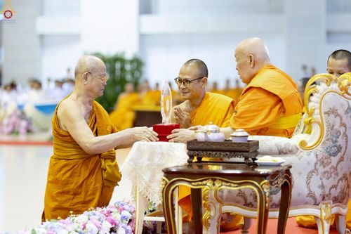 ภาพ No.236279:วันที่ 3 สิงหาคม พ.ศ. 2568 พิธีมุทิตาสักการะพระภิกษุ ผู้สอบได้เปรียญธรรม 9 ประโยค ระดับโลก ปีที่ 37, พิธีมอบโล่และทุนการศึกษา สำนักเรียนบาลีดีเด่นทั่วประเทศ ณ ห้องแก้วสารพัดนึก 1 วัดพระธรรมกาย