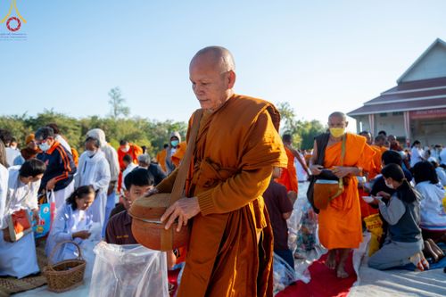 ภาพ No.103905:พิธีตักบาตรพระ 1,000 รูป ครั้งที่ 7 ถวายเป็นพุทธบูชา เพื่อช่วยเหลือคณะสงฆ์ 323 วัด 4 จังหวัดชายแดนภาคใต้ และถวายแด่คณะสงฆ์จังหวัดพิษณุโลก ณ ลานธรรมธุดงคสถานพิษณุโลก อ.วังทอง จ.พิษณุโลก วันที่ 24 ธันวาคม พ.ศ. 2566