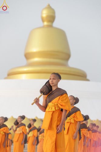 ภาพ No.198670:พระธรรมยาตราปฏิบัติธรรม และถ่ายภาพหมู่ประวัติศาสตร์ ณ อนุสรณ์สถานบางปลา วัดบางปลา อำเภอบางเลน จังหวัดนครปฐม ในโครงการธรรมยาตรา กตัญญูบูชา มหาปูชนียาจารย์ พระมงคลเทพมุนี(สด จนฺทสโร) พระผู้ปราบมาร อนุสรณ์สถาน 7 แห่ง ปีที่ 13 วันที่ 20 มกราคม พ.ศ. 2568