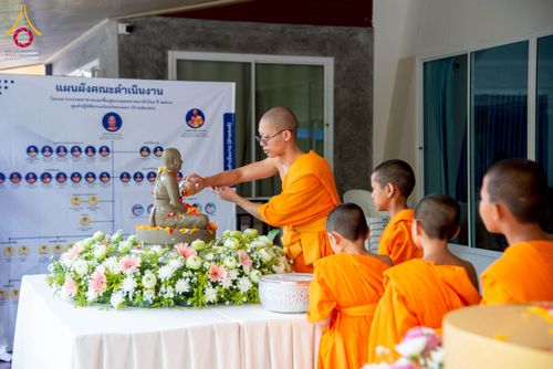 ภาพ No.218115:วันอาทิตย์ที่ 13 เมษายน พ.ศ. 2568 พิธีตักบาตรฉลองสามเณรใหม่ 75 รูป เนื่องในวันสงกรานต์ (โครงการบรรพชาสามเณรฟื้นฟูพระพุทธศาสนาทั่วไทย ประจำปีพุทธศักราช 2568) ณ ศูนย์ปฏิบัติธรรมระยอง(บ้านช่องลม) ตำบลบางบุตร อำเภอบ้านค่าย จังหวัดระยอง