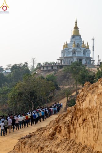 ภาพ No.127660:Photo Story ปฐมบรรพชาชาวพุทธมาร์มา Episode 2/5 วันที่ 6-7 กุมภาพันธ์ พ.ศ. 2567  โครงการบรรพชาครั้งประวัติศาสตร์ แห่งเทือกเขาจิตตะกอง  ครั้งแรกของชาวพุทธมาร์มา บังกลาเทศ บูชาธรรม 80 ปีหลวงพ่อธัมมชโย ณ วัดธัมจักร อรัญกุฏิ เมืองรัมการ์ คาร์กาชารี บังกลาเทศ