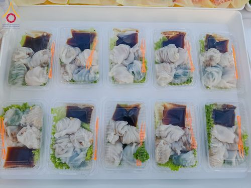 ภาพ No.194967:พิธีถวายภัตตาหารเป็นสังฆทาน แด่พระธรรมยาตรา ณ อนุสรณ์สถานมหาวิหารพระมงคลเทพมุนี (โลตัสแลนด์) อ.สองพี่น้อง จ.สุพรรณบุรี ในโครงการธรรมยาตรา กตัญญูบูชา มหาปูชนียาจารย์ พระมงคลเทพมุนี(สด จนฺทสโร) พระผู้ปราบมาร แห่ง ปีที่ 13 วันที่ 14 มกราคม พ.ศ.2568