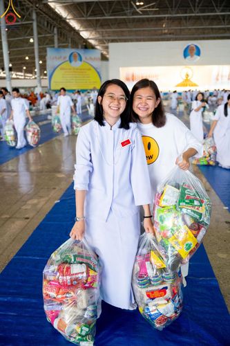 ภาพ No.136628:พิธีตักบาตร พิธีบูชาข้าวพระ ในวันอาทิตย์ต้นเดือนที่ 5 พฤษภาคม พ.ศ. 2567 ณ วัดพระธรรมกาย จ.ปทุมธานี