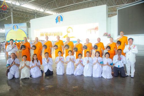 ภาพ No.137231:พิธีตักบาตร และปฏิบัติธรรม ในวันวิสาขบูชา วันพุธที่ 22 พฤษภาคม พ.ศ. 2567 ( วันพระขึ้น15 ค่ำ เดือน 6 ) ณ วัดพระธรรมกาย จ.ปทุมธานี