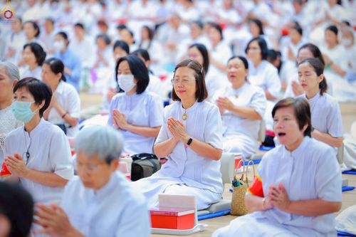 ภาพ No.228383:วันอาทิตย์ที่ 8 มิถุนายน พ.ศ. 2568 พิธีถวายทุนสนับสนุนพระไตรปิฎกฉบับธรรมชัย และอนุรักษ์คัมภีร์โบราณ ณ ห้องแก้วสารพัดนึก 2 วัดพระธรรมกาย