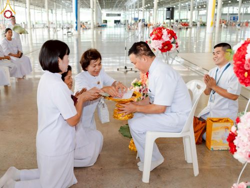 ภาพ No.223213:วันที่ 2 -10 พฤษภาคม พ.ศ. 2568 พิธีตัดปอยผม ปลงผม พิธีขอขมาลาอุปสมบทอุทิศชีวิต ของอุบาสก พิสิทธิ์ หมื่นแกล้ว  ณ วัดพระธรรมกาย