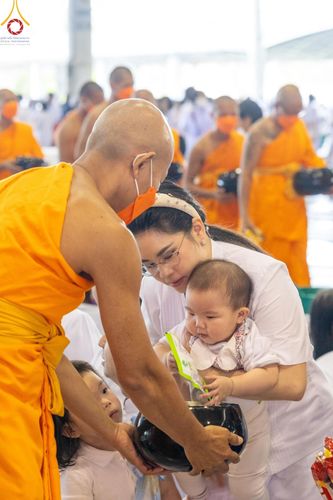 ภาพ No.124489:พิธีตักบาตรในวันมาฆบูชา ณ บ้านแก้วเรือนทองคุณยายฯ วัดพระธรรมกาย จ.ปทุมธานี วันเสาร์ที่ 24 กุมภาพันธ์ พ.ศ. 2567