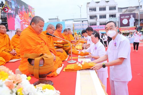 ภาพ No.210341:วันอาทิตย์ที่ 9 มีนาคม พ.ศ. 2568 พ่อเมืองโคราชจัดตักบาตรพระหมื่น ทำบุญเมือง 557 ปี