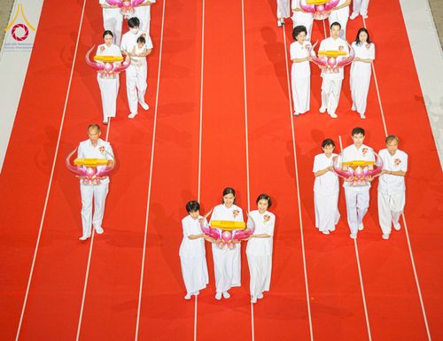 ภาพ No.134367:พิธีทอดผ้าป่าสมทบ มหาสังฆทาน 10,000 วัด ทั่วไทย วันอาทิตย์ต้นเดือนที่ 7 เมษายน พ.ศ.2567 ณ ห้องแก้วสารพัดนึก 1 สภาธรรมกายสากล  วัดพระธรรมกาย จ.ปทุมธานี