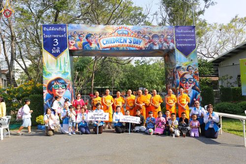 ภาพ No.193929:วัดพระธรรมกาย จัดงานวันเด็กแห่งชาติ ประจำปี พ.ศ.2568 ออกร้านอาหาร 200 ร้าน มอบของขวัญหลายหมื่นชิ้น วันที่ 12 มกราคม พ.ศ. 2568 วัดพระธรรมกาย อ.คลองหลวง จ.ปทุมธานี