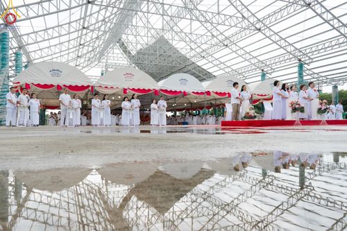 ภาพ No.158176:พิธีทอดผ้าป่า ติดตั้งแผ่นสิริฉะทะนะรัสมี(หลังคา) อาคาร 80 ปี หลวงพ่อธัมมชโย วันอาทิตย์ที่ 22 กันยายน พ.ศ. 2567 ณ ศูนย์ปฏิบัติธรรมวิหารแดง อ.วิหารแดง จ.สระบุรี