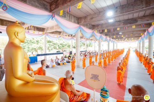 ภาพ No.216017:วันพฤหัสบดีที่ 3 เมษายน พ.ศ. 2568 พิธีบรรพชาสามเณร ภาคฤดูร้อน รุ่นที่ 15  บูชาธรรมหลวงพ่อธัมมชโย 81 ปี 81 รูป ณ ศูนย์ปฏิบัติธรรมสวนผึ้ง จ.ราชบุรี