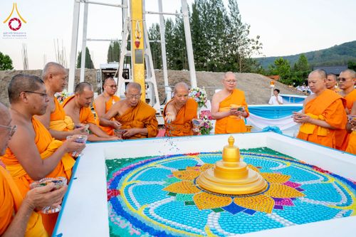 ภาพ No.275150:วันอาทิตย์ที่ 30 พฤศจิกายน พ.ศ. 2568 พิธีตอกเสาเข็ม "สร้างองค์พระเจดีย์เพื่อสร้างสันติภาพโลก" ต้นสุดท้าย ณ ศูนย์ปฏิบัติธรรมระยอง (บ้านช่องลม)