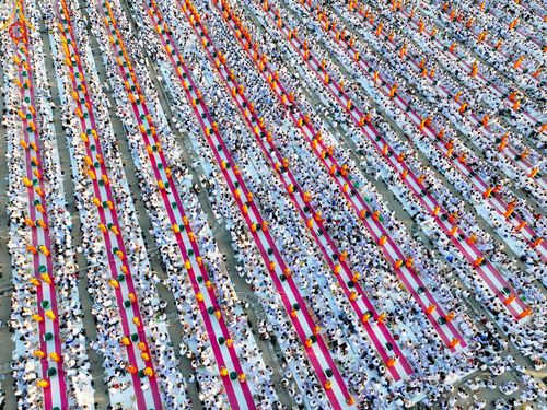 ภาพ No.105308:พิธีตักบาตรฉลองพระบวชใหม่ รุ่นบูชาธรรมมหาปูชนียาจารย์ และต้อนรับศักราชใหม่ วันจันทร์ที่ 1 มกราคม พ.ศ. 2567 ณ ลานธรรมพระมหาธรรมกายเจดีย์ วัดพระธรรมกาย