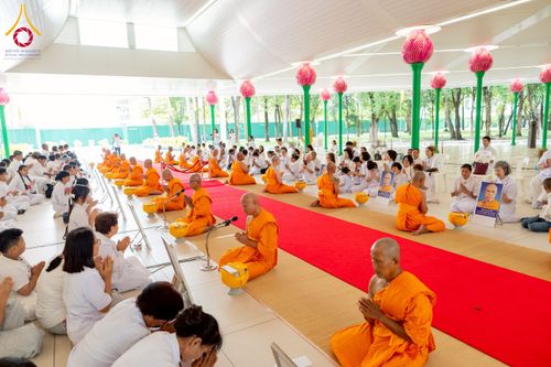 ภาพ No.244847:วันเสาร์ที่ 6 กันยายน พ.ศ. 2568 พิธีถวายบาตร บรรพชา อุปสมบทของนาคธรรมทายาท โครงการอุปสมบทหมู่บูชาธรรมครบรอบ 108 ปี  วันครูผู้ค้นพบวิชชาธรรมกาย ณ โบสถ์พระไตรปิฎก วัดพระธรรมกาย