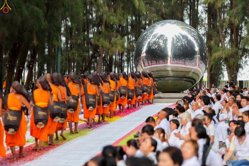 ภาพ No.287511:วันที่ 3 มกราคม พ.ศ. 2569 พิธีต้อนรับพระธรรมยาตรา ในโครงการธรรมยาตรา กตัญญูบูชา มหาปูชนียาจารย์ พระมงคลเทพมุนี(สด จนฺทสโร) พระผู้ปราบมาร อนุสรณ์สถาน 7 แห่ง ปีที่ 14 ณ อนุสรณ์สถานมหาวิหารพระมงคลเทพมุนี (โลตัสแลนด์) อ.สองพี่น้อง จ.สุพรรณบุรี