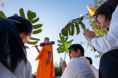 ภาพ No.292916:วันที่ 11 มกราคม พ.ศ. 2569 พิธีต้อนรับพระธรรมยาตรา ณ อนุสรณ์สถานลำดับที่ 3 สถานที่เกิดในเพศสมณะ วัดสองพี่น้อง อำเภอสองพี่น้อง จังหวัดสุพรรณบุรี ในโครงการธรรมยาตรา กตัญญูบูชา มหาปูชนียาจารย์ พระมงคลเทพมุนี(สด จนฺทสโร) พระผู้ปราบมาร อนุสรณ์สถาน 7 แห่ง ปีที