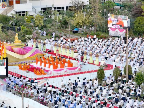 ภาพ No.293988:วันที่ 14 มกราคม พ.ศ. 2569 พิธีจุดประทีปถวายเป็นพุทธบูชา และบูชาธรรมมหาปูชนียาจารย์  ณ วัดสองพี่น้อง ต.ต้นตาล อ.สองพี่น้อง จ.สุพรรณบุรี ในโครงการธรรมยาตรา กตัญญูบูชา มหาปูชนียาจารย์ พระมงคลเทพมุนี(สด จนฺทสโร) พระผู้ปราบมาร อนุสรณ์สถาน 7 แห่ง ปีที่ 14