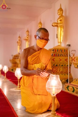 ภาพ No.112056:พิธีจุดประทีปถวายเป็นพุทธบูชา และบูชาธรรมมหาปูชนียาจารย์ พระมงคลเทพมุนี(สด จนฺทสโร) ในโครงการธรรมยาตรา กตัญญูบูชา มหาปูชนียาจารย์ พระมงคลเทพมุนี(สด จนฺทสโร) พระผู้ปราบมาร อนุสรณ์สถาน 7 แห่ง ปีที่ 12 วันที่ 14 มกราคม พ.ศ. 2567 ณ วัดสองพี่น้อง อ.สองพี่น้อง