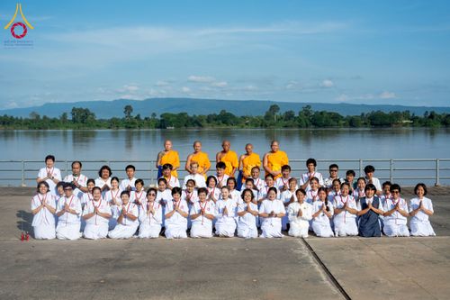 ภาพ No.250583:วันพุธที่ 8 ตุลาคม พ.ศ. 2568 พิธีตักบาตรเทโวโรหณะ ณ ลานธรรมปทุมรัตน์ธรรมเจดีย์ พุทธอุทยานนานาชาติ อ.โพนพิสัย จ.หนองคาย