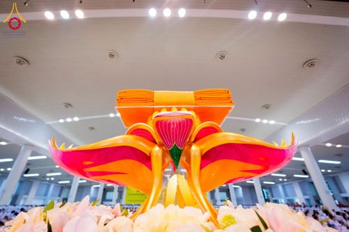 ภาพ No.264342:วันอาทิตย์ที่ 2 พฤศจิกายน พ.ศ. 2568 พิธีบูชาข้าวพระ ณ สภาธรรมกายสากล วัดพระธรรมกาย