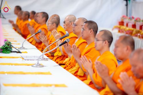 ภาพ No.200243:พิธีถวายภัตตาหารเป็นสังฆทาน แด่พระธรรมยาตรา ณ อนุสรณ์สถานบางปลา วัดบางปลา อำเภอบางเลน จังหวัดนครปฐม ในโครงการธรรมยาตรา กตัญญูบูชา มหาปูชนียาจารย์ พระมงคลเทพมุนี(สด จนฺทสโร) พระผู้ปราบมาร อนุสรณ์สถาน 7 แห่ง ปีที่ 13 วันที่ 23 มกราคม พ.ศ. 2568