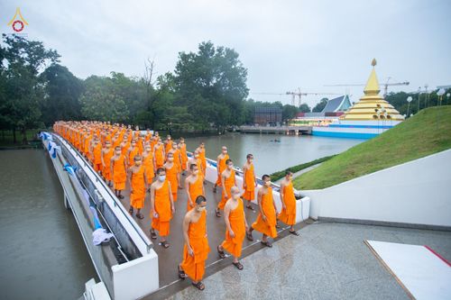 ภาพ No.88735:คณะสงฆ์ เจ้าหน้าที่ และสาธุชน ทุ่มเทแรงกายแรงใจเตรียมงาน เพื่องานวันครูผู้ค้นพบวิชชาธรรมกาย ตั้งแต่วันที่ 20 กันยายน พ.ศ. 2566