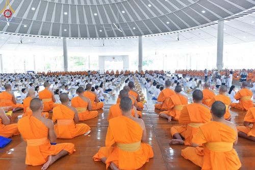 ภาพ No.147792:พิธีถวายภัตตาหารเมนูสวรรค์ ในพรรษาแห่งการเข้าถึงธรรม วันเสาร์ที่ 10 สิงหาคม พ.ศ. 2567 ณ หอฉันคุณยายอาจารย์ฯ วัดพระธรรมกาย