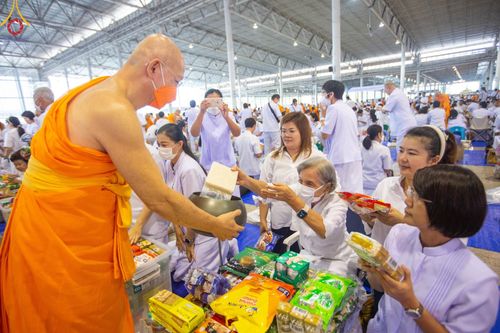 ภาพ No.124468:พิธีตักบาตรในวันมาฆบูชา ณ บ้านแก้วเรือนทองคุณยายฯ วัดพระธรรมกาย จ.ปทุมธานี วันเสาร์ที่ 24 กุมภาพันธ์ พ.ศ. 2567