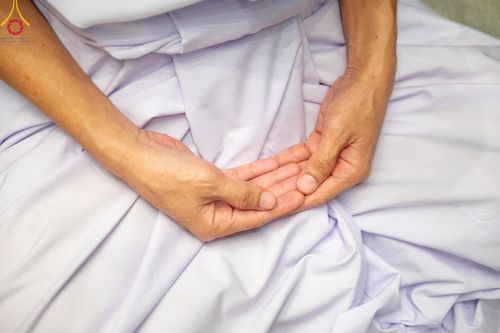 ภาพ No.159744:พิธีตัดปอยผมปลงผมนาคธรรมทายาท, พิธีบรรพชาอุปสมบทหมู่ โครงการอุปสมบทหมู่บูชาธรรม 140 ปี พระมงคลเทพมุนี (สด จนฺทสโร) ณ โบสถ์พระไตรปิฏก วัดพระธรรมกาย วันเสาร์ที่ 5 ตุลาคม พ.ศ. 2567