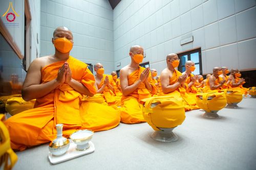 ภาพ No.62155:พิธีอุปสมบทในโครงการอุปสมบทหมู่ บูชาธรรมหลวงพ่อธัมมชโย พ.ศ.2567 ณ อุโบสถ วัดพระธรรมกาย จ.ปทุมธานี วันที่ 13-15 เมษายน พ.ศ. 2567