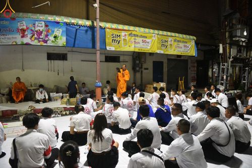 ภาพ No.151674:V.55 ทีมใหญ่ที่หาดใหญ่ เจ้าหน้าที่ทุกสถานะ หลายสัญชาติ ร่วมกันจัดงานตักบาตรที่หาดใหญ่ วันที่ 10-11 สิงหาคม พ.ศ. 2567