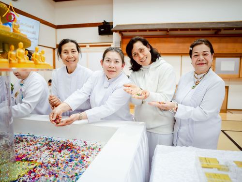 ภาพ No.221009:วันที่ 13 เมษายน พ.ศ. 2568 พิธีโปรยรัตนชาติปฐมเริ่มสถาปนาเจดีย์ และ พิธีเปิดหมู่บ้านปฏิบัติธรรม เพื่อการบรรลุธรรม ณ วัดป่าธรรมกายนานาชาติโทชิหงิ  ประเทศญี่ปุ่น