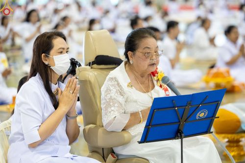 ภาพ No.88182:พิธีมุทิตาสักการะ เปรียญธรรม 9,6,3 และบาลีศึกษา 6,3  พิธีมอบดวงแก้วสามเณรทรงบาลีไวยากรณ์ วันอาทิตย์ 17 กันยายน พ.ศ. 2566 ณ สภาธรรมกายสากล วัดพระธรรมกาย