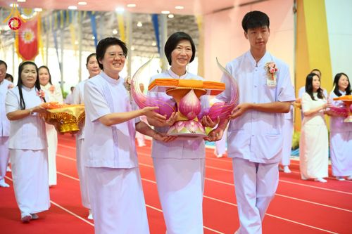 ภาพ No.215432:วันอาทิตย์ต้นเดือนที่ 6 เมษายน พ.ศ. 2568 ขบวนอัญเชิญผ้าป่าสมทบ มหาสังฆทาน 40,000 กว่าวัดทั่วประเทศ ณ สภาธรรมกายสากล วัดพระธรรมกาย