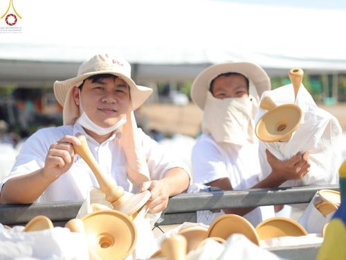 ภาพ No.204062:V.52 สารพัดV สารพัดดี ที่วัดสองพี่น้อง ในโครงการธรรมยาตรา กตัญญูบูชา มหาปูชนียาจารย์ พระมงคลเทพมุนี(สด จนฺทสโร) พระผู้ปราบมาร อนุสรณ์สถาน 7 แห่ง ปีที่ 13 ระหว่างวันที่ 2-31 มกราคม พ.ศ. 2568