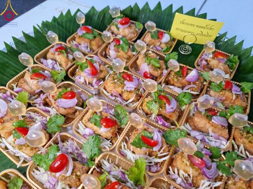 ภาพ No.110733:พิธีถวายภัตตาหารเป็นสังฆทาน แด่คณะพระธรรมยาตราฯ ในโครงการธรรมยาตรากตัญญูบูชา มหาปูชนียาจารย์ พระมงคลเทพมุนี(สด จนฺทสโร) พระผู้ปราบมาร อนุสรณ์สถาน 7 แห่ง ปีที่ 12 วันที่ 12 มกราคม พ.ศ. 2567 ณ อนุสรณ์สถานมหาวิหารพระมงคลเทพมุนี(โลตัสแลนด์) อ.สองพี่น้อง จ.สุ