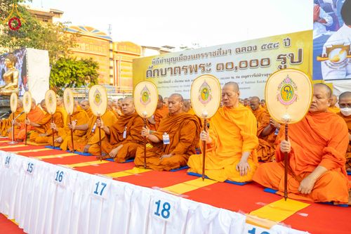 ภาพ No.312759:วันอาทิตย์ที่ 8 มีนาคม พ.ศ.2569 ทำบุญเมืองนครราชสีมา 558 ปี ตักบาตรพระ 10,000 รูป (ภาพชุดที่ 2)