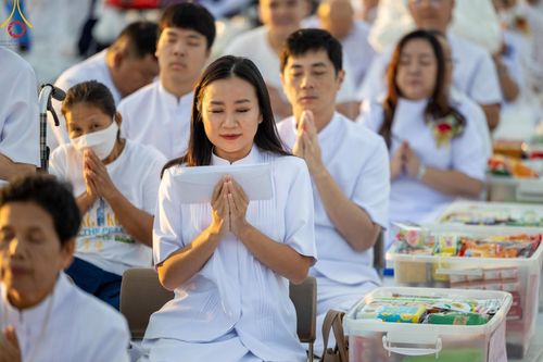 ภาพ No.187778:พิธีตักบาตรฉลองพระใหม่ ต้อนรับพุทธศักราช 2568 ณ ลานธรรมพระมหาธรรมกายเจดีย์ วัดพระธรรมกาย จ.ปทุมธานี วันที่ 1 มกราคม พ.ศ. 2568