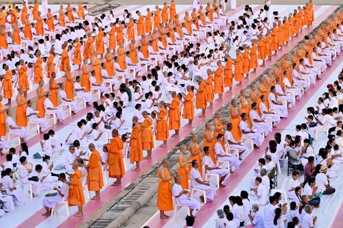 ภาพ No.180039:พิธีปลงผมนาคธรรมทายาท ในโครงการอุปสมบทหมู่ บูชาธรรมมหาปูชนียาจารย์ (ศูนย์อบรมวัดพระธรรมกาย) วันที่ 1 ธันวาคม พ.ศ. 2567 ณ ลานธรรมหารัตนวิหารคด วัดพระธรรมกาย จ.ปทุมธานี