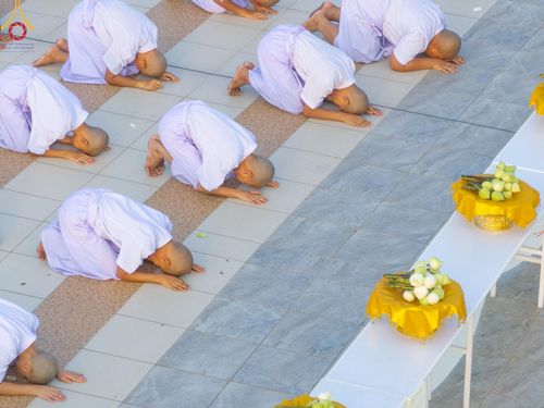 ภาพ No.133761:พิธีเวียนประทักษิณและพิธีวันทาเจดีย์ โครงการบรรพชาสามเณร ฟื้นฟูพระพุทธศาสนาทั่วไทย ณ วัดพระธรรมกาย วันเสาร์ที่ 6 เมษายน พ.ศ. 2567