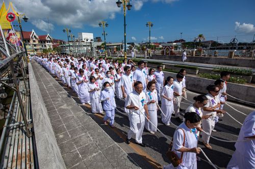 ภาพ No.211407:วันอาทิตย์ที่ 16 มีนาคม พ.ศ. 2568 ธรรมยาตราอัญเชิญพระบรมสารีริกธาตุ รอบเมืองปัตตานี ประดิษฐาน ณ ปทุมเจดีย์ เจดีย์พระพุทธเจ้า 5 พระองค์  ศูนย์อบรมเยาวชนปัตตานี