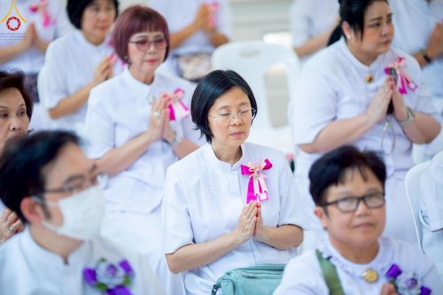 ภาพ No.214814:พิธีต้อนรับสัญญาบัตร พัดยศ พระราชวิเทศวชิรเวที (บัณฑิต วรปญฺโญ) เจ้าอาวาสวัดพระธรรมกายสกอตแลนด์ สหราชอาณาจักร ผู้ช่วยเจ้าอาวาสวัดพระธรรมกาย ณ อุโบสถพระไตรปิฏก วัดพระธรรมกาย