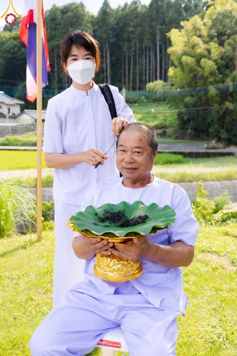 ภาพ No.147470:พิธีตัดปอยผม ขอขมา มอบบาตร ผ้าไตร โครงการปฐมอุปสมบท สมโภชอุโบสถ บูชาธรรม 80 ปี หลวงพ่อธัมมชโย ณ วัดพระธรรมกายโทชิหงิ ประเทศญี่ปุ่น วันพฤหัสบดีที่ 8 สิงหาคม พ.ศ. 2567