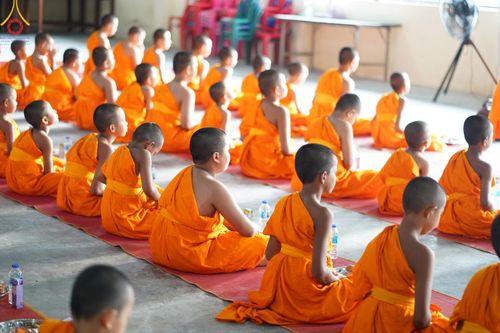 ภาพ No.61113:สามเณรออกบิณฑบาต และกิจกรรมอบรมสามเณร ในโครงการบรรพชาสามเณรฟื้นฟู พระพุทธศาสนาทั่วไทย ณ ศูนย์อบรมที่พักสงฆ์บ้านร่มเย็น จ.นราธิวาส วันที่ 2-15 เมษายน พ.ศ. 2567